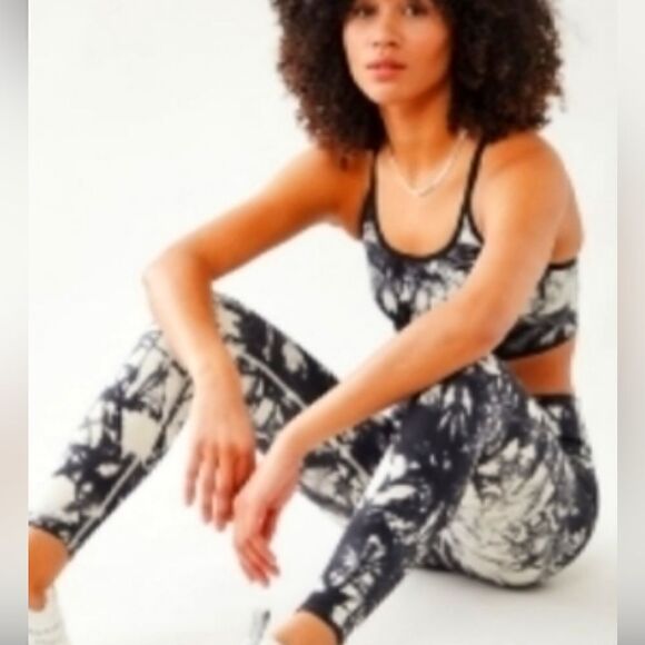 Good American Tie Dye Stretch Leggings.Size 1/2 - Picture 4 of 14